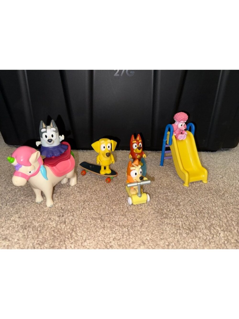 Bluey - 12 piece figures and play